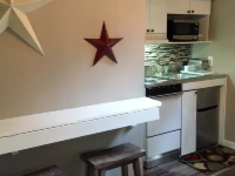 The Decatur City Cottage/short Walk To Square Hotels in Decatur