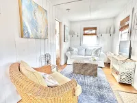 Stay in a TINY HOUSE!★0.4mi to Beach★Village★Restaurants★Pet Friendly ★ 2 bikes! - 3성급