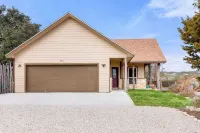 Scenic Getaway: Game Room, King Suite, Firepit & Prime Location