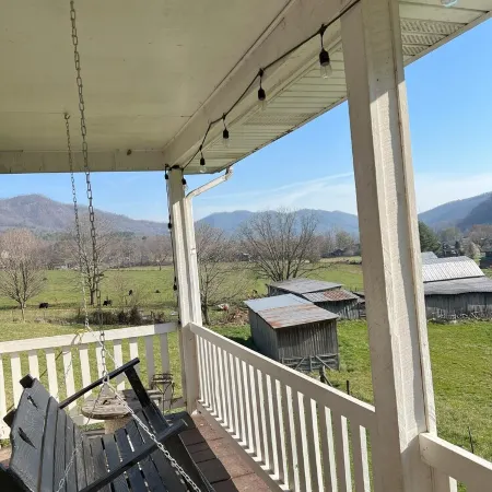 Mountain House near the Appalachian Trail, Watauga Lake, Bristol, & Johnson City