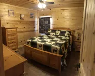 CNU 10 min. Sevierville 45 min.  Private dock, kayaks, fire pit. Ample Parking