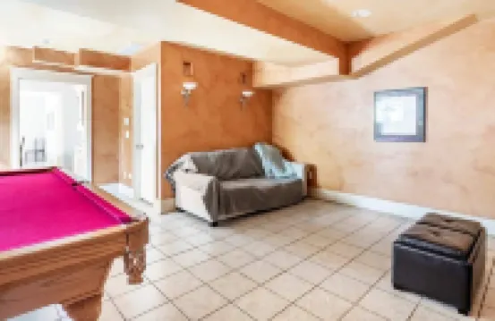 Spacious 4BR home; 5 min walk to downtown Milford!