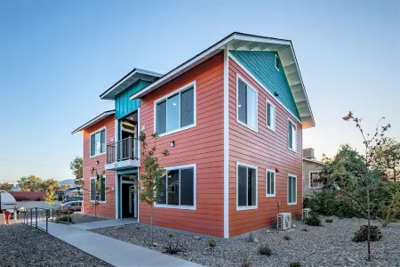 Brand New 1 Bedroom Отели в г. Рено