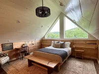 Private Driftless Cabin w/ Hot Tub, Fireplace & Creekside Views Hotels in Freeman