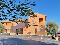 Detached house |50 m from Capelan beach |Climatised |Parking |Private garden Hotels in Bandol