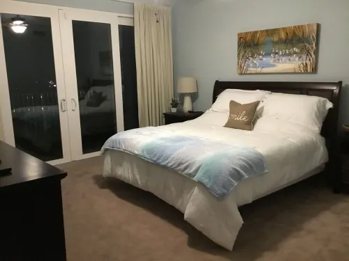 3 BR/3 BA with sleeper sofa and bunk room. Great location. FREE WIFI.