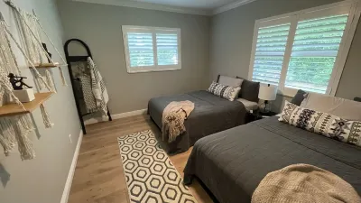 WHEELCHAIR ACCESSIBLE 3 Bedroom 2 Bathroom Home Hotels near Willa Springs