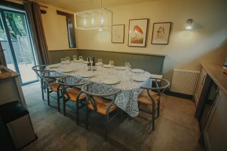 Rural Holiday Cottage With Log Burner