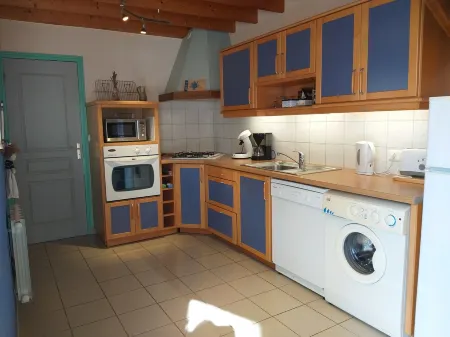 15' from beaches, Perros-Guirec, Tréguier and Lannion, ideally located.
