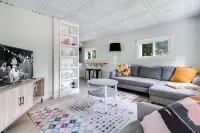 Super Cute & Cozy Apartment in Downtown Mystic!