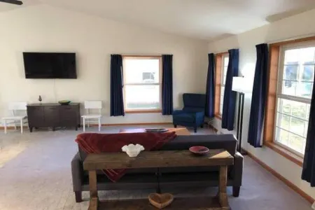 In Kalona-Near Pleasantview Home, Hospital, Iowa, and Kinnick Carver WiFi-Garage