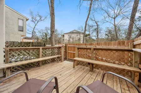 Wellspring Townhome - King Bed Suite minutes from Texas A&M Отели в г. Брайан