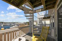 Marina Vista Retreat