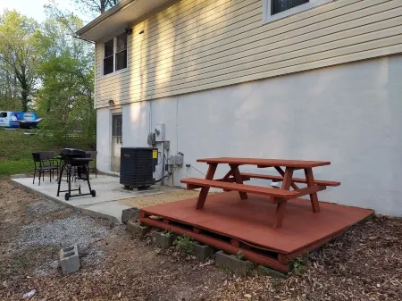 Cozy Renovated 4 Br 2 Bath Split Foyer House