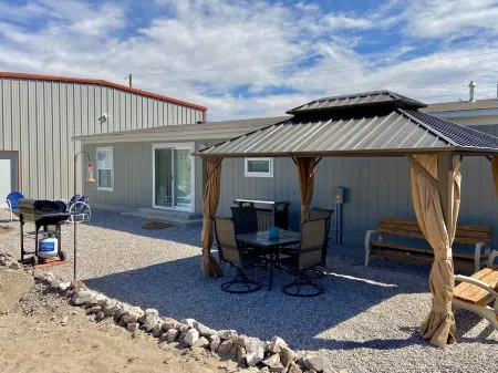 Spacious 4Br, 2BA Close to Elephant Butte Lake, and the Golf Course!