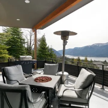 Epic Columbia River views * New Modern Home in the heart of the gorge.