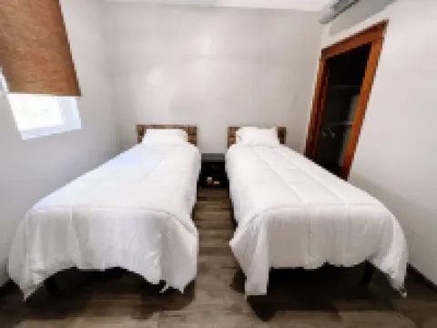 Waterfront 2 BR Lower-level w/ grill & kayaks アルゴマのホテル