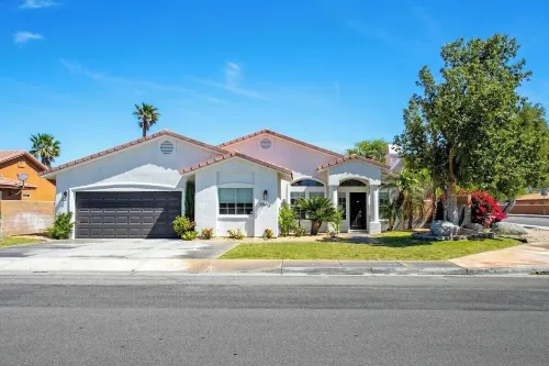 Modern Oasis for Starry Nights and Festive Lights