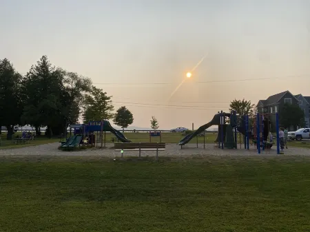 Walk to Walloon Village, 10 min to Petoskey or Boyne Mountain