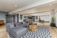 Eclectic : 65” TVs : Fast Wi-Fi : Parking : Pets : Bohemian