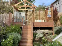 Oceanview Penthouse, Stylish & Walking to Beach