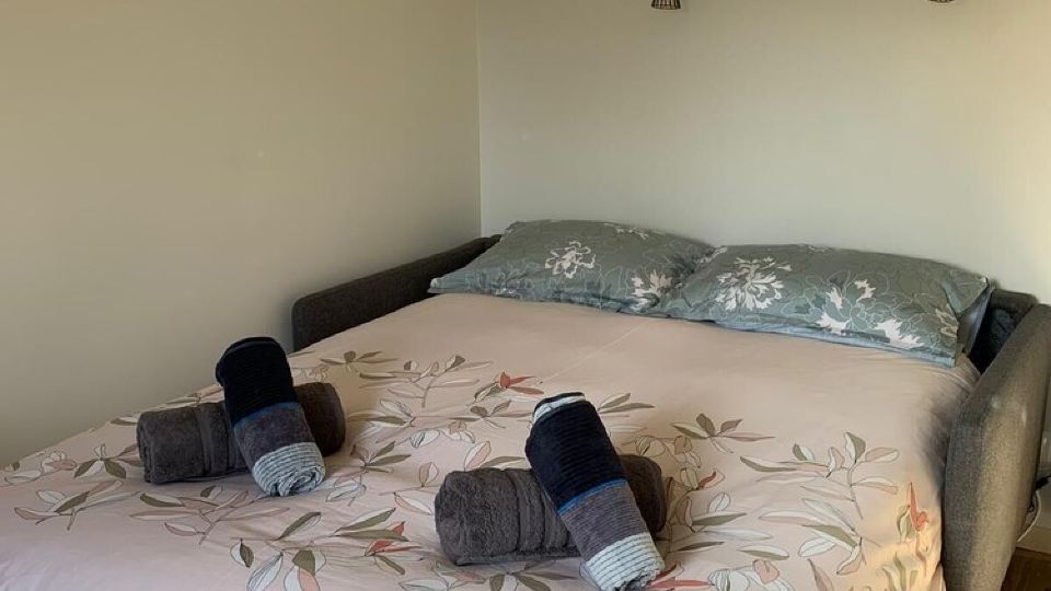 Newly renovated studio 15 minutes from central Paris