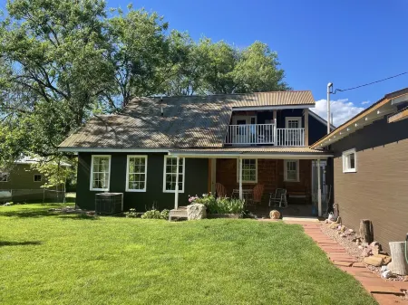 Experience historic Hot Springs from this quiet, unique gem. Отели рядом с достопримечательностью «Black Hills Putt 4 Fun»