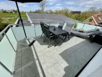 Windward modern new-build apartment near the beach *Wallbox*