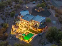 Backyard Oasis, Mountain Views, Resort Style Pool & Jacuzzi!