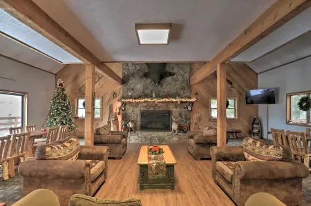 Serene Pet Friendly Cabin w/ Resort Perks in Heart of WV Hike/Fish/Bike/Ski Отели рядом с достопримечательностью «Парк штата Блэкуотер Фолс»