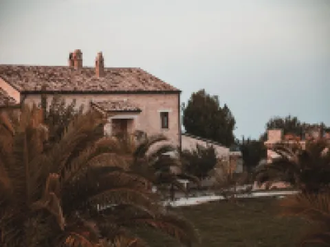 5 minutes from the sea, panoramic terrace and swimming pool - The cugnolo wagon Hotels in Fermo