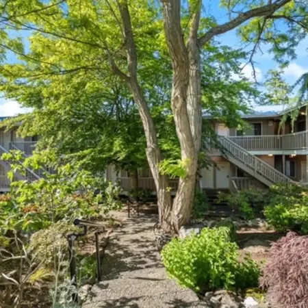 Comfortable Modern Condo near Downtown