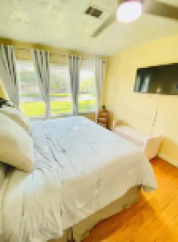 1.3 Mile to Kyle Field,10 min walk to A&M campus & Century Square, Pet friendly