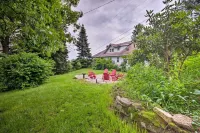 Historic Cabin in Little Switzerland w/Fire Pit-Walk to village and shops!
