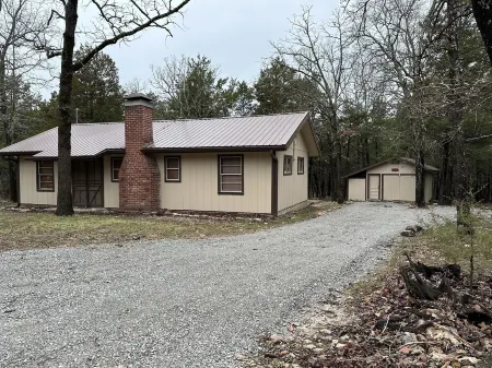 Cabin Rental - Lake Norfork - Mountain Home, Arkansas - 3 minute walk to lake!