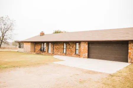 Cottage By The Lake; 40 acre farm with beautiful view of our 15 acre lake.