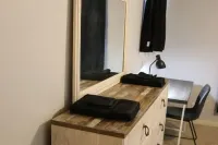 Athens city townhouse, 3 bedrooms, 2.5 baths, FREE Wi-Fi, FREE Parking, Deck, 18