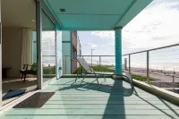 Luxury Beachfront Condo (2)