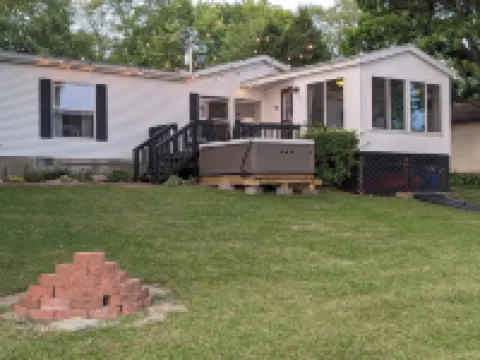 Lake House with Swimming and Kayaks Hotels in Branch County