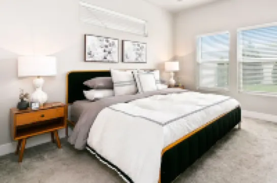 2 Adjacent Modern Homes - Sleep 16-20 - Near Shops, Dining, Parks, Entertainment