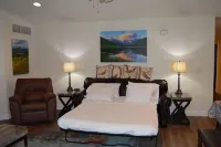Colorado Getaway w/ Hot Tub & Fire-pit Sleeps 16+