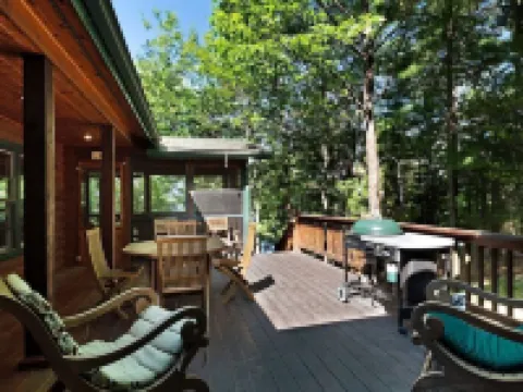 On the Eagle River Chain O’ Lakes, Lake Front, 3200 sq. ft., 2.5 Baths Hotels in Lincoln