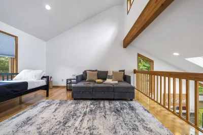 On the Lake! Amenity Filled Community, Indoor & Outdoor Pool, Kayaks!