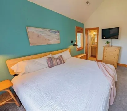 Bright 3 Bedroom-2 Bath-Close to Beach and Shops-Bikes Included