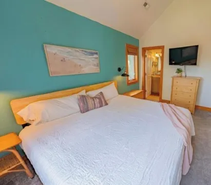Cozy 3 Bedroom-2 Bath-Close to Beach and Shops-