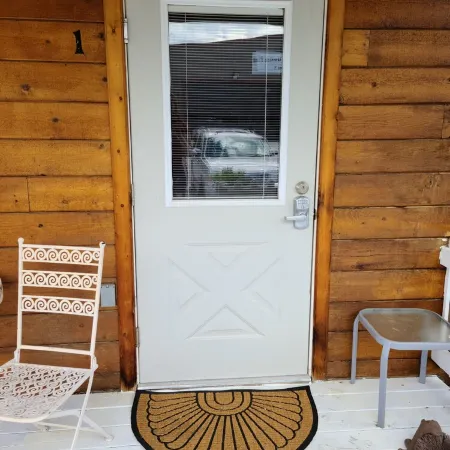 Home Located Close to Everything in Pinedale Отели в г. Пайндейл