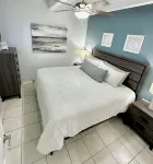 Aquarius 201 - Renovated 2 bed / 1.5 Bath Beach Condo with bay view!!!