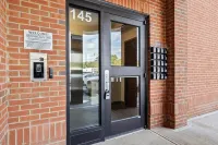 Modern condo - DT Fuquay - Free Parking - walk to restaurants, coffee, breweries