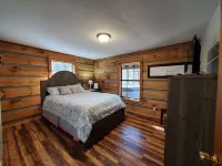 Villa Bonita/ Private Mountain top Cabin on 7.5 Acres w/Hot Tub