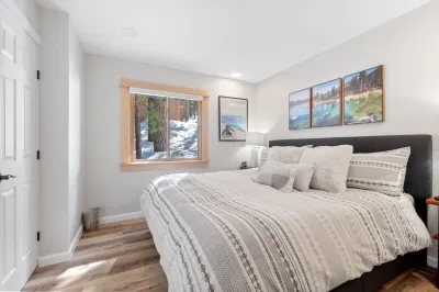 Northstar Ski Trails, Ski In/Ski Out - Walk to Village/Rec Center - Sleeps 4